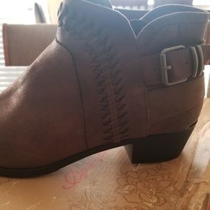 Brand new womens Sz 8.5 boots